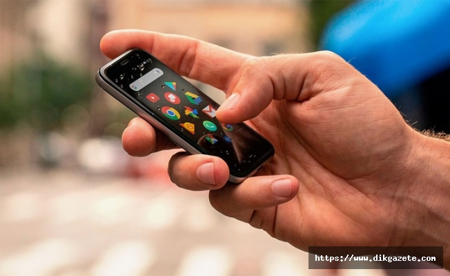D&uuml;nyanın en k&uuml;&ccedil;&uuml;k akıllı telefonu Palm, satışta