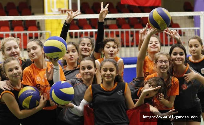 'Geleceğe Smaç' projesiyle 3 bin çocuk voleybolla buluşacak