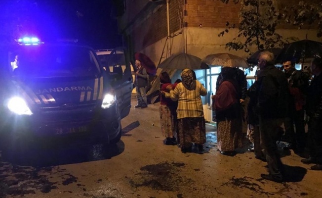 Giresun'daki şiddetli yağış sonrası yol a&ccedil;ma &ccedil;alışmaları s&uuml;r&uuml;yor