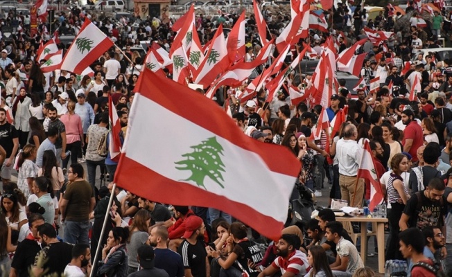 Lübnan'da hükümet karşıtı gösteriler ikinci haftasına girdi