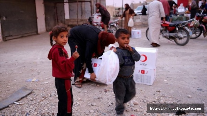 Türk Kızılaydan Yemen'deki iç göçmenlere gıda yardımı