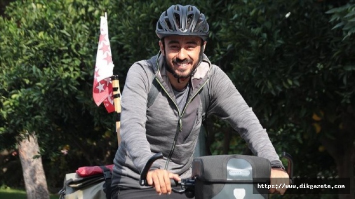 Babasının hastalığına dikkati çekmek için İsviçre'den Japonya'ya pedal çeviriyor