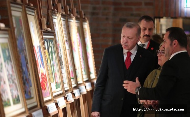 Cumhurbaşkanı Erdoğan Gül Baba Türbesi'ni ziyaret etti