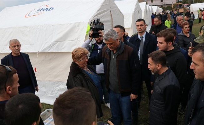 Kosova Cumhurbaşkanı'nın Dıraç ziyareti sırasındaki deprem paniğe yol açtı