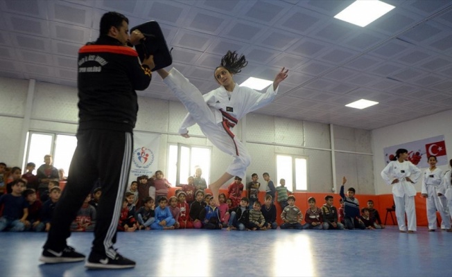 Savaşın mağdur çocukları geleceğin tekvando şampiyonu olmak istiyor