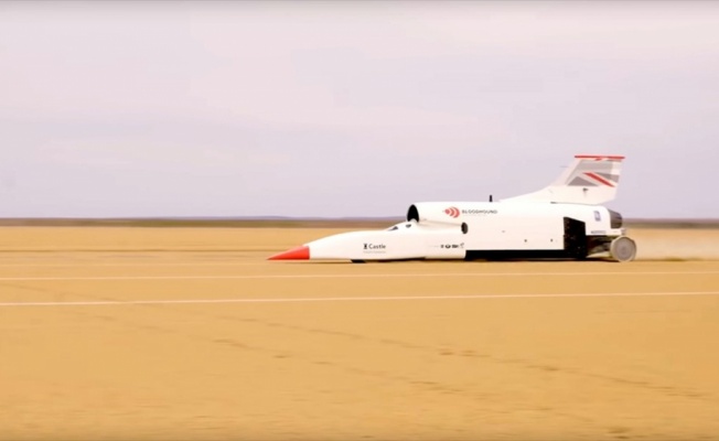 Süpersonik araç Bloodhound Güney Afrika'da hız rekoru kırdı