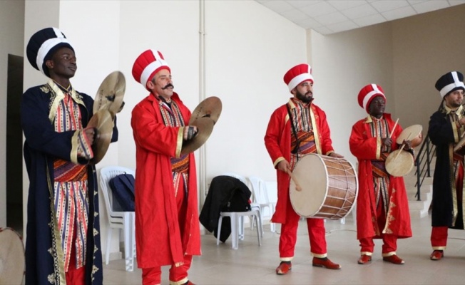 Aksaray Üniversitesi mehter takımının Ugandalıları ilgi çekiyor