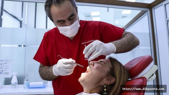 Beyaz görünümlü dişler insanlar üzerinde etki bırakıyor