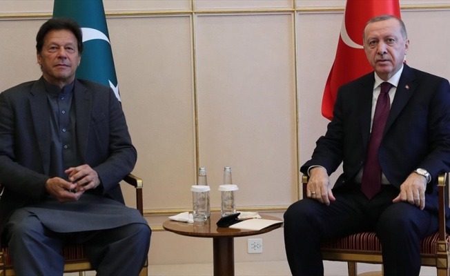 Cumhurbaşkanı Erdoğan ile Pakistan Başbakanı Han bir araya geldi