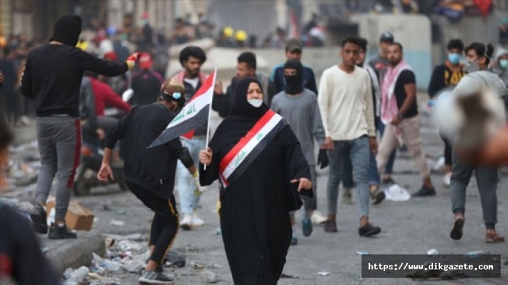 İran devlet televizyonu 'silahlı' bazı göstericilerin öldürüldüğünü teyit etti