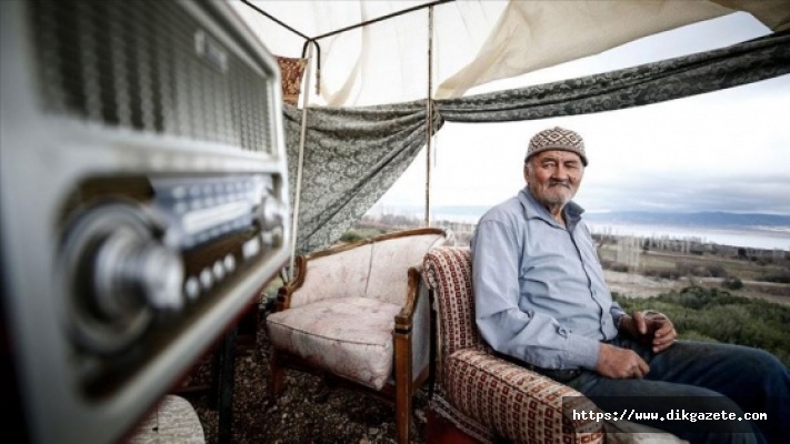 Mehmet dedenin Burdur Gölü manzaralı barakasında keyif dolu hayatı