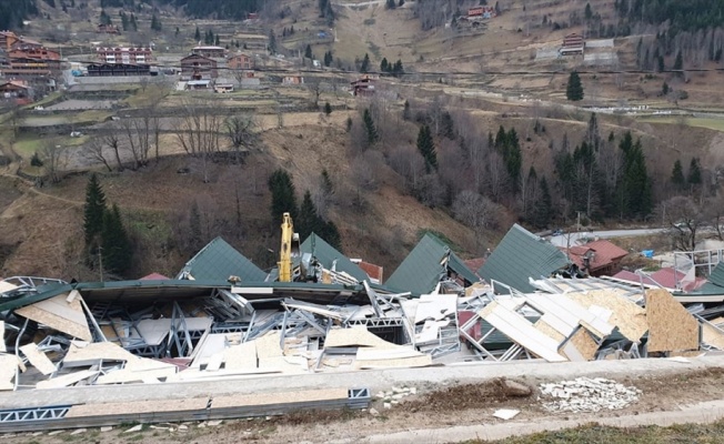 Uzungöl'de kaçak binaların yıkımına başlandı