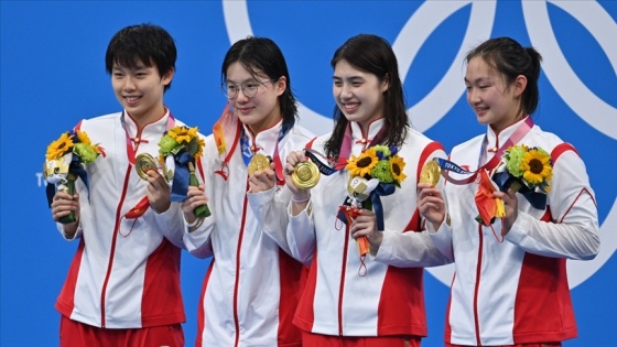 2020 Tokyo Olimpiyat Oyunlarının altıncı gününde yüzmede bir dünya, üç olimpiyat rekoru kırıldı