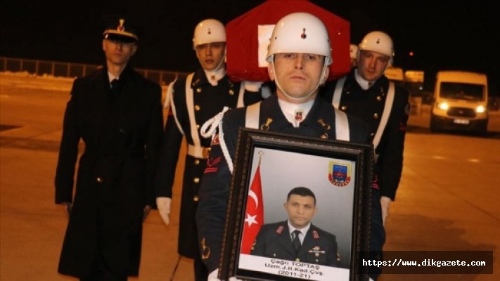 Ağrı'da şehit olan Uzman Jandarma Çavuş Çağrı Toptaş'ın naaşı Ankara'ya uğurlandı