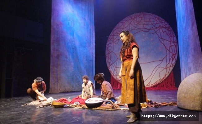 &#039;Bir Nefes Dede Korkut&#039; oyunu Üsküdar&#039;da gala yaptı