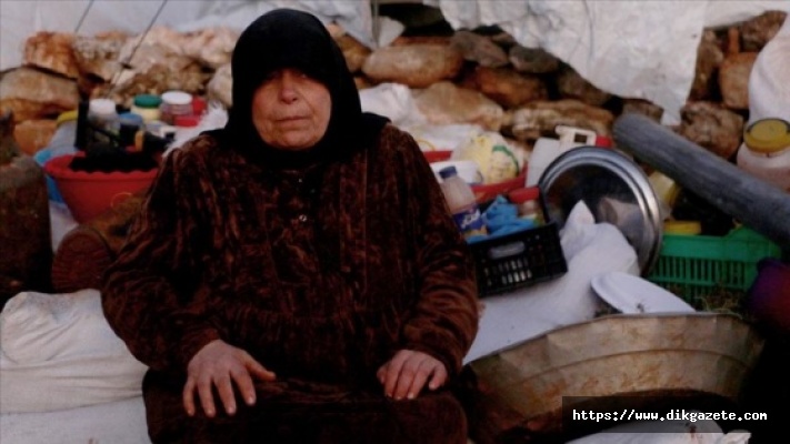 Evsiz kalan İdlibli anneanne 'ölümü uçak sesine tercih ediyor'