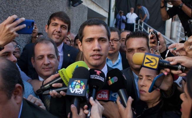 Venezuela'da Guaido ve beraberindeki muhalif parlamenterler Ulusal Meclis'e girdi