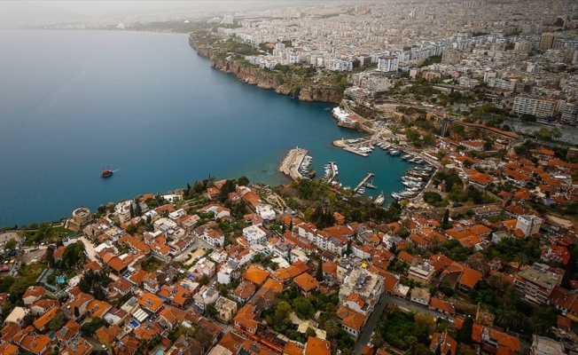 Yabancılar ge&ccedil;en yıl en &ccedil;ok İstanbul ve Antalya'dan konut aldı