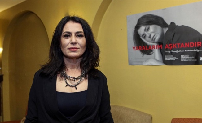 &#039;Yaralarım Aşktandır“ oyunu Kenter Tiyatrosu&#039;nda gala yaptı