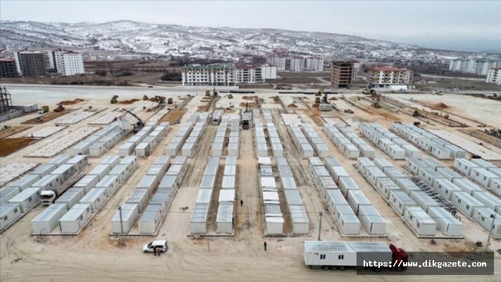 Elazığ'da enkaz kaldırma ve konteyner kent kurulum çalışmaları sürüyor