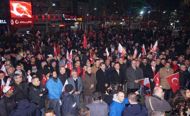 Irkçı Yunan milletvekili Balıkesir'de protesto edildi