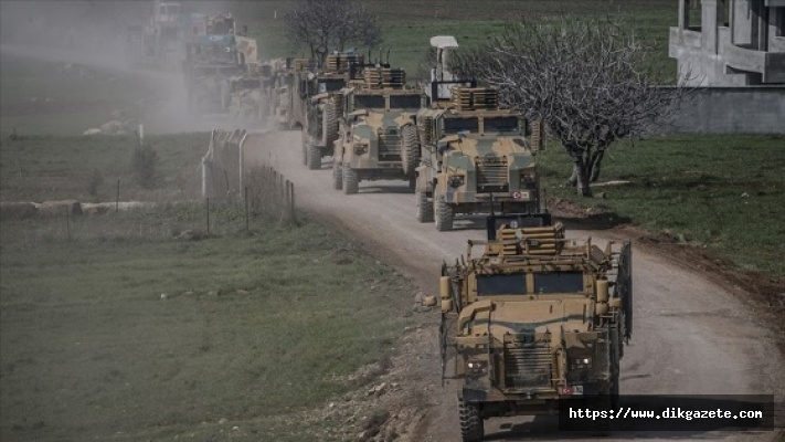 Komandolar vatandaşların okuduğu Fetih Suresi eşliğinde sınıra gitti