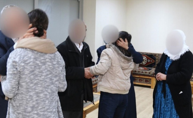 Siirt'te polisin iknası sonucu 2 terörist teslim oldu