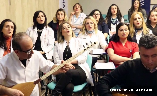 Ameliyattan çıkıp konsere hazırlanıyorlar