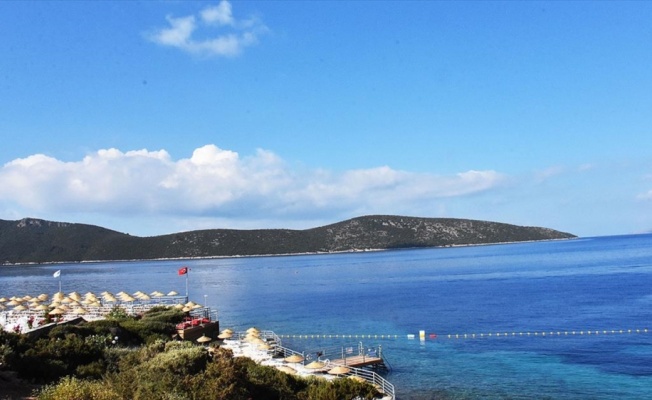 Bakan Ersoy'dan Antalya'da d&uuml;nyaya &ouml;rnek iki halk plajı m&uuml;jdesi