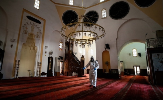 Diyanet İşleri Başkanlığı: Cuma günü ve kandil gecesi camiler kapalı tutulacak