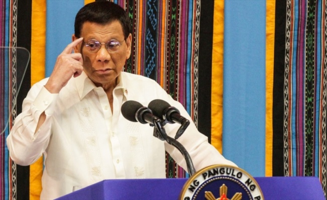 Filipinler'de Kovid-19 nedeniyle Devlet Başkanı Duterte'ye dokunulmasına izin yok