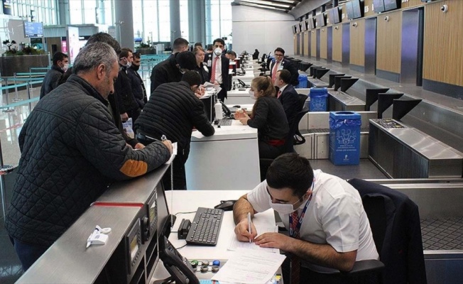 İstanbul Havalimanı&#039;nda iç hat yolcularının seyahat izin belgesi için başvuruları başladı