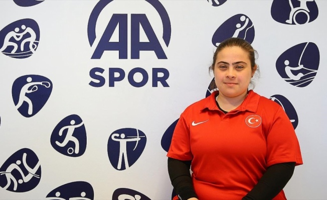 Milli sporcu &Ccedil;evik madalyalarını Mehmet&ccedil;iğe sunmak istiyor