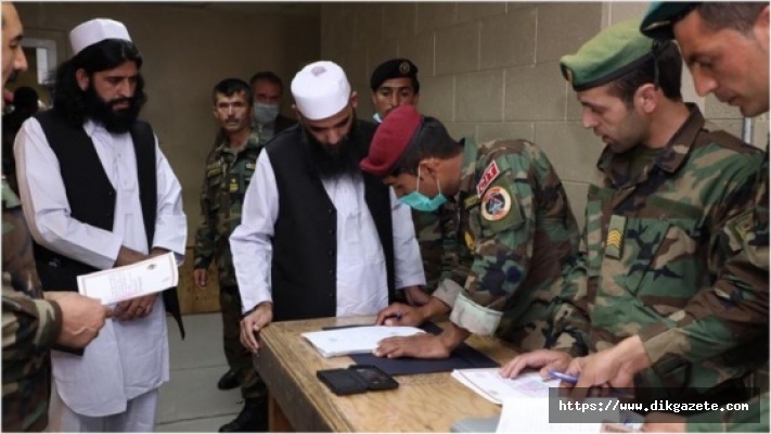 Afganistan'da 100 Taliban mahkumu serbest bırakıldı