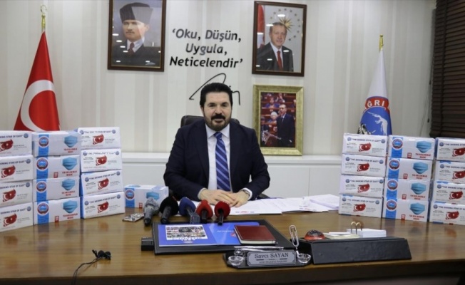 Ağrı Belediye Başkanı Sayan, Trump ve Hollywood yıldızlarına maske gönderecek