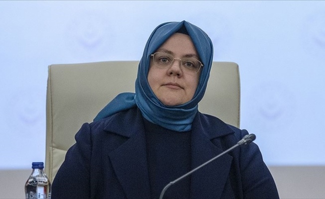 Bakan Zehra Zümrüt Selçuk'tan gençlere 'Yarım kalmayalım, evde kalalım' çağrısı