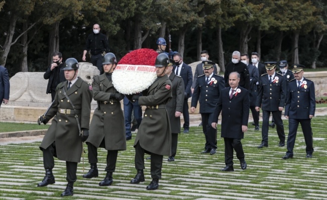 Emniyet Genel M&uuml;d&uuml;r&uuml; Aktaş ve beraberindekiler Anıtkabir'i ziyaret etti