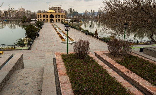 İran'da salgın nedeniyle kapatılan park ve bahçeler bir ay sonra yeniden açıldı