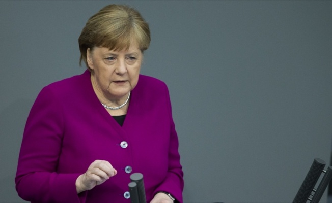 Merkel'den 'Kovid-19 salgınıyla uzun s&uuml;re yaşamak zorunda kalacağız' uyarısı