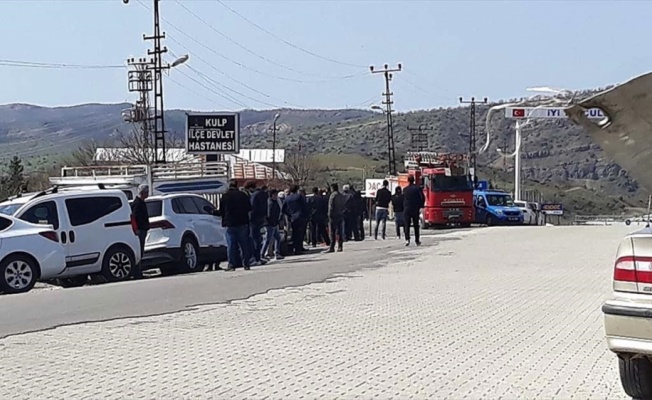 PKK'lı teröristler Kulp'ta yine odun toplamaya giden köylüleri hedef aldı