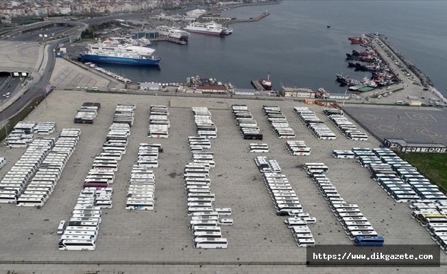 Seferleri durdurulan otobüsler Yenikapı Miting Alanı&#039;nı doldurdu