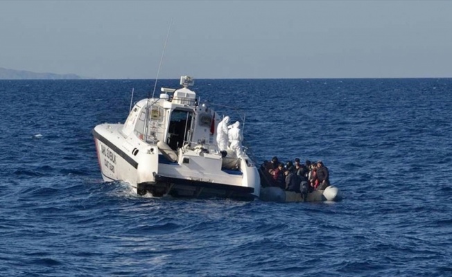 Çanakkale'de Yunan sahil güvenliğinin Türk kara sularına ittiği sığınmacılar kurtarıldı