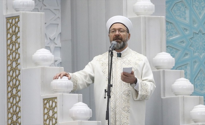 Erbaş: Bayramlar dilleri farklı olsa da duası bir olan Müslümanların aynı hissiyatı yaşadığı mübarek günlerdir