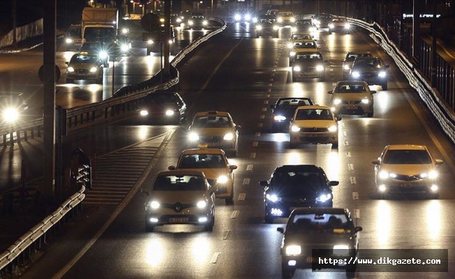 İstanbul'da sokağa çıkma kısıtlamasının bitmesiyle trafik arttı