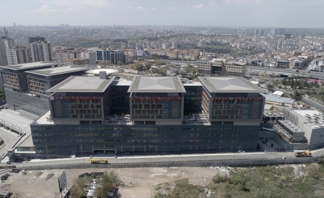 'Prof. Dr. Cemil Taşcıoğlu' yazılı tabela, Okmeydanı'ndaki şehir hastanesine asıldı