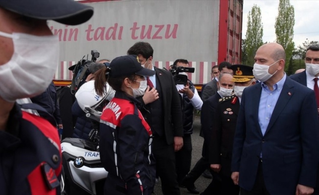 Soylu, Karayolu Güvenliği ve Trafik Haftası nedeniyle trafik kontrol noktasını ziyaret etti