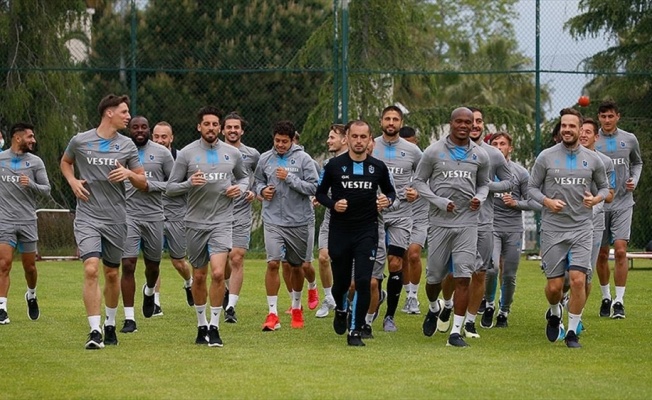 Trabzonspor'da teknik heyet ve sporcular beşinci kez Kovid-19 testinden ge&ccedil;ti