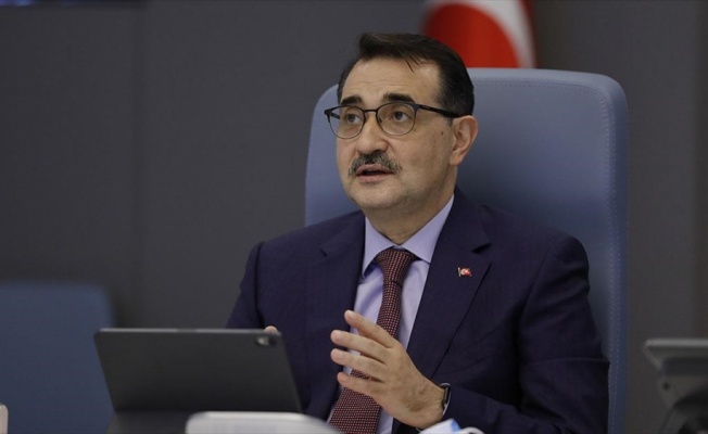 Bakan D&ouml;nmez: Hedefimiz T&uuml;rkiye'de &ccedil;atı denildiğinde akla ilk gelen şeyin g&uuml;neş paneli olması