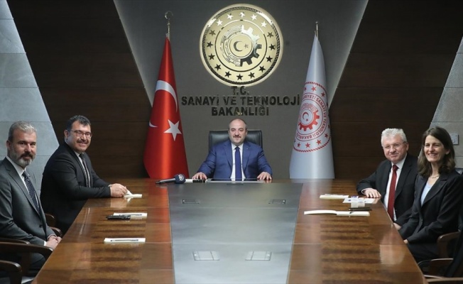 Bakan Varank: Kovid-19'a karşı kendi sentezimizle geliştirilmiş çok önemli bir ilacı ürettik