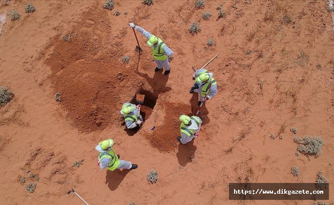 Libya'da Hafter milislerinden kurtarılan Terhune'de toplu mezar kazı çalışmaları sürüyor